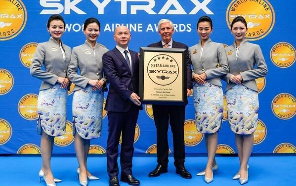 Hainan Airlines Soars: China’s Top Airline!
