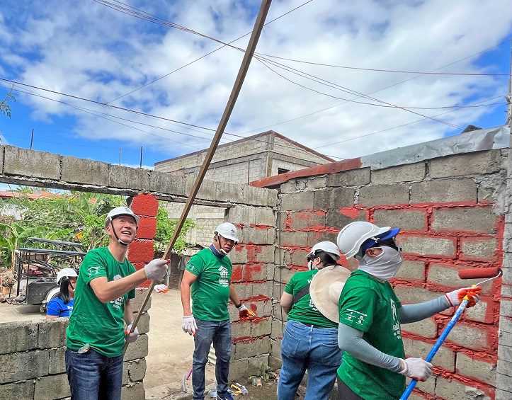 Korean Air and Delta Air Lines repair homes with Habitat for Humanity in the Philippines