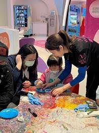 Melco Volunteers Spread Love on Mother’s Day!
